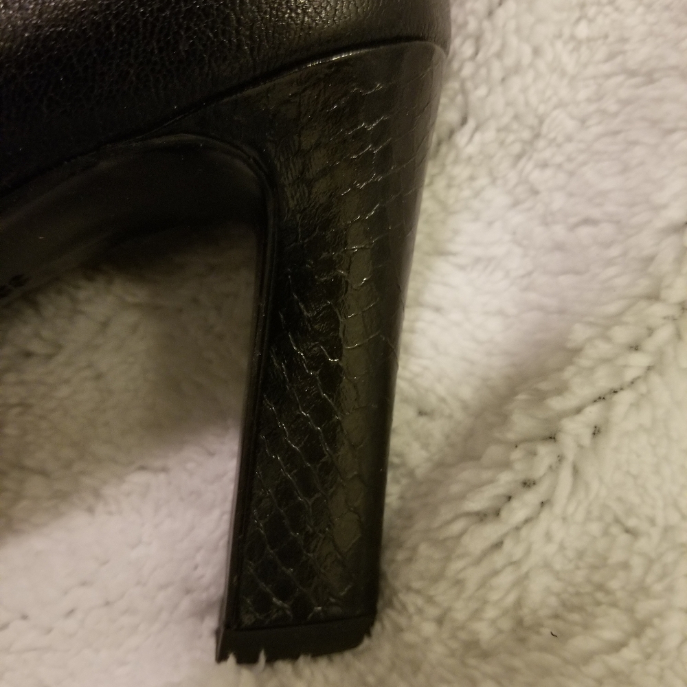 Naturalizer Shoes - Picture 2 of 5